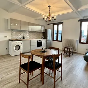 In Artist's Gallery Apartment Antwerp
